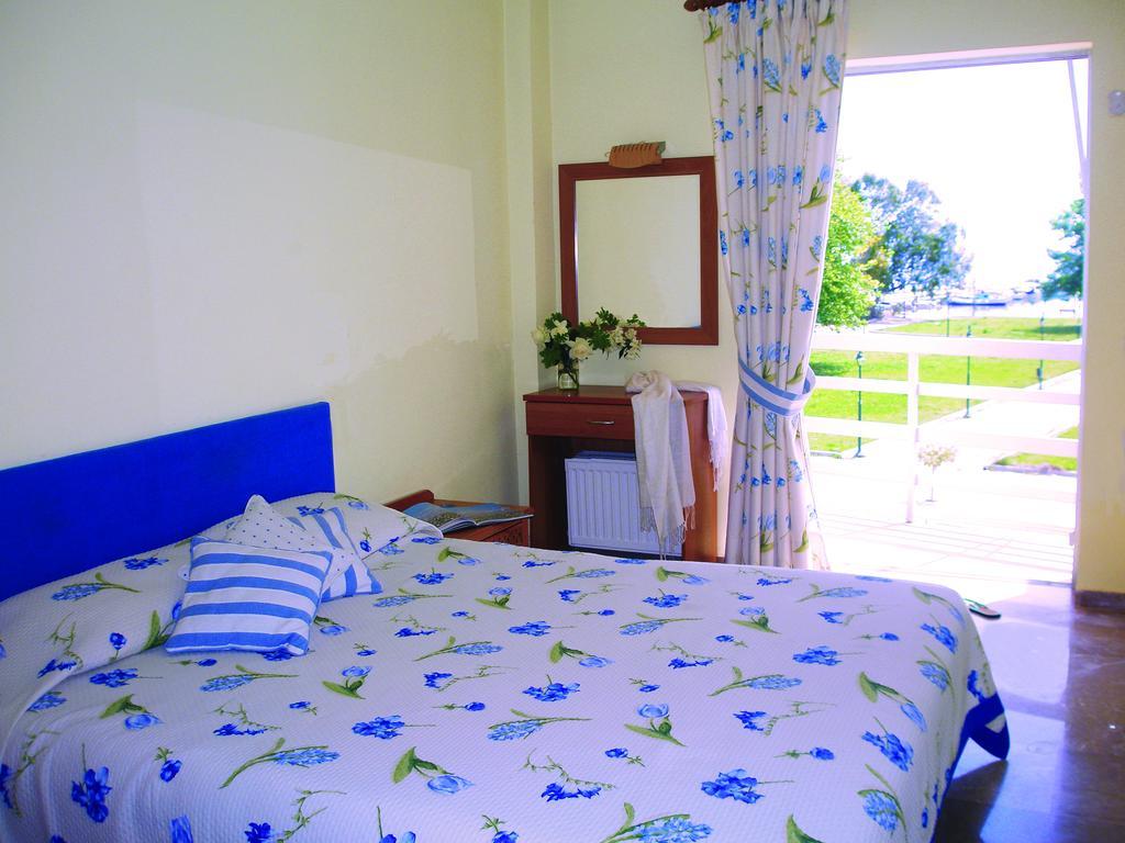 Hotel Florakis Livanátai Quarto foto