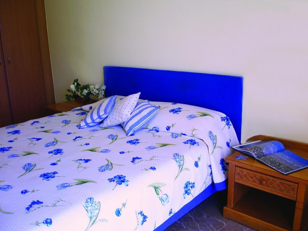 Hotel Florakis Livanátai Quarto foto