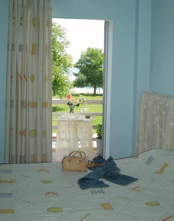 Hotel Florakis Livanátai Quarto foto